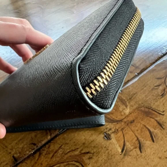 Michael Kors wristlet - Picture 8 of 9